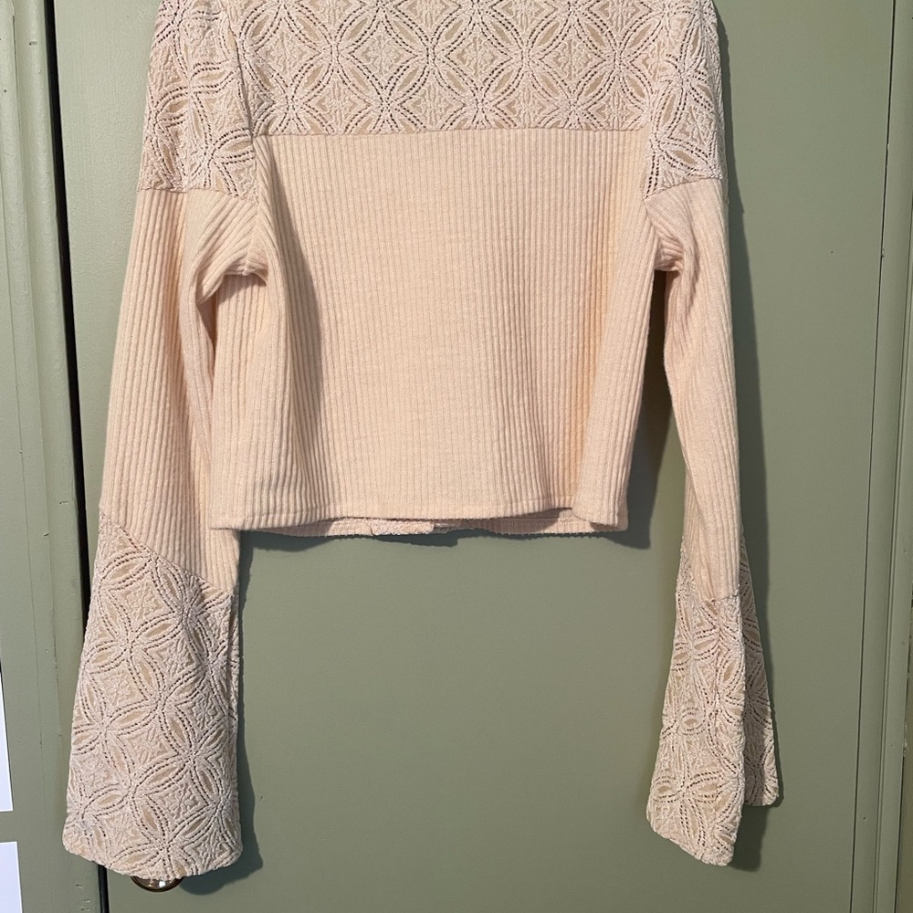 NWT New In V-Neck Sweater with Bell Sleeves Sz M - Picture 5 of 7